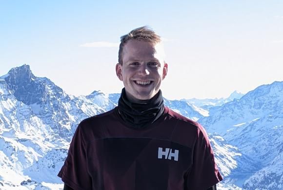 Legatmodtager Magnus Houen på toppen af bjerget